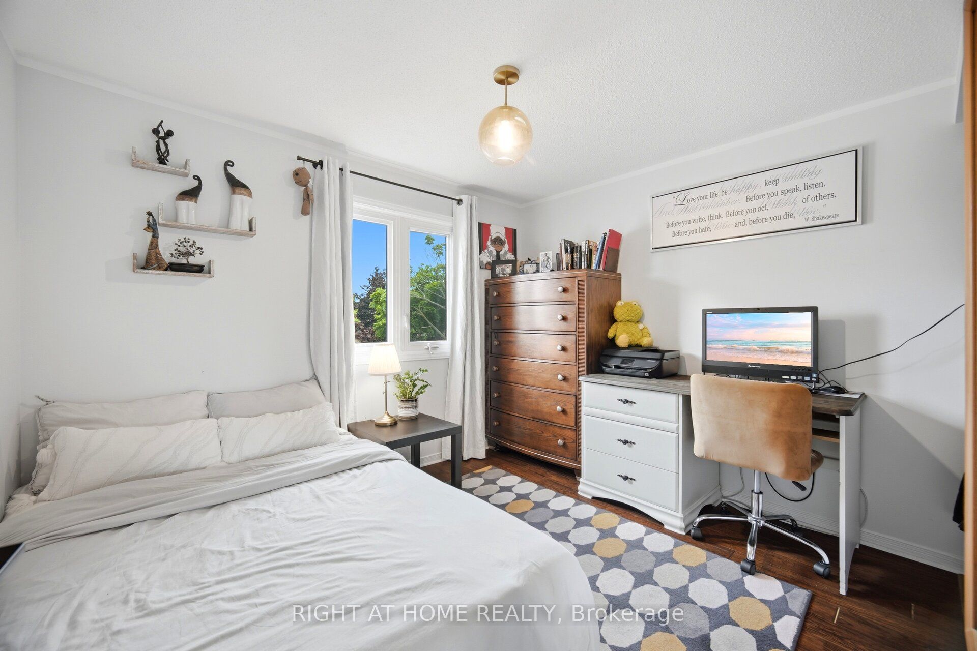 7013 Hickling Crescent Property Photo 27