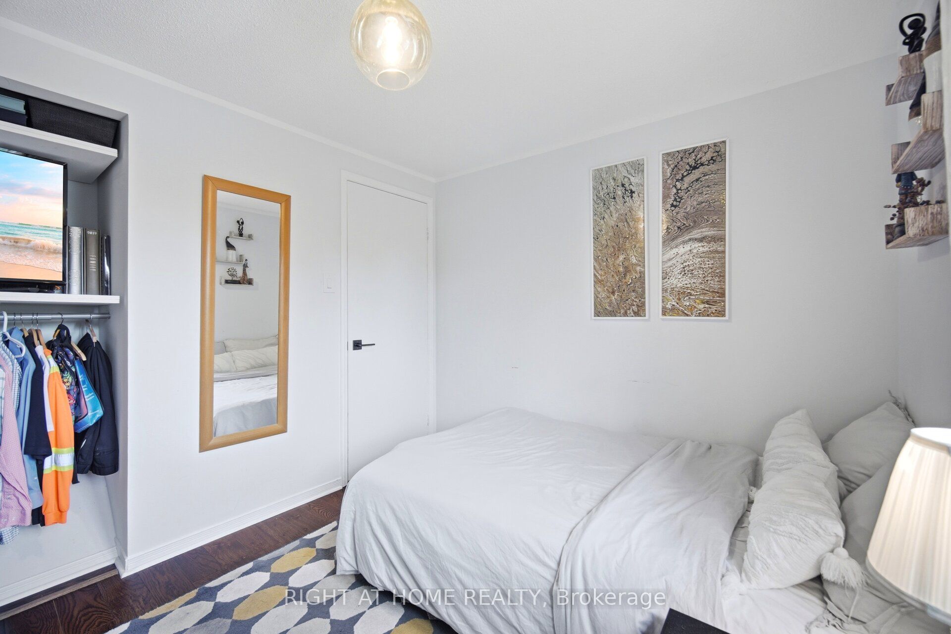 7013 Hickling Crescent Property Photo 28