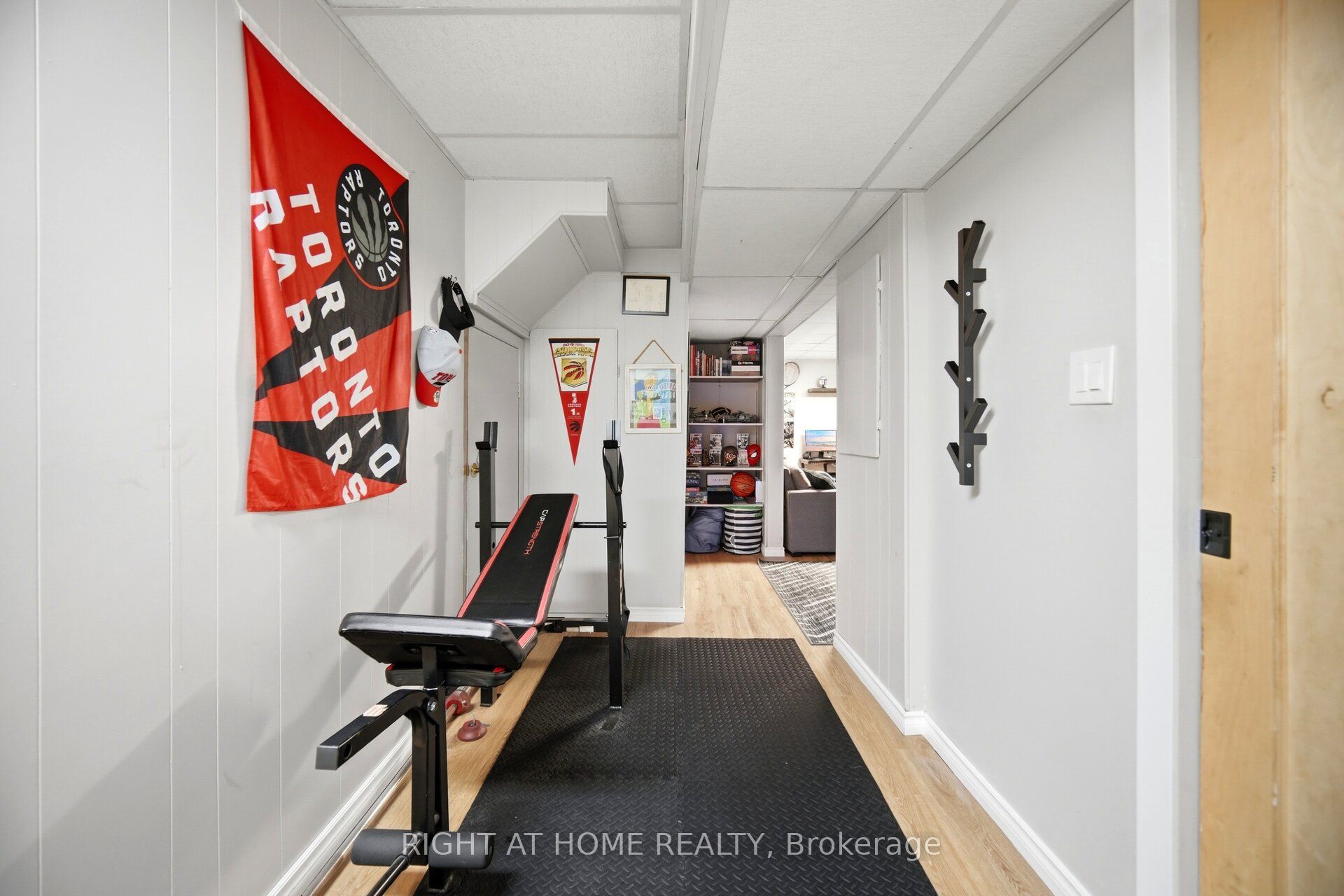 7013 Hickling Crescent Property Photo 31