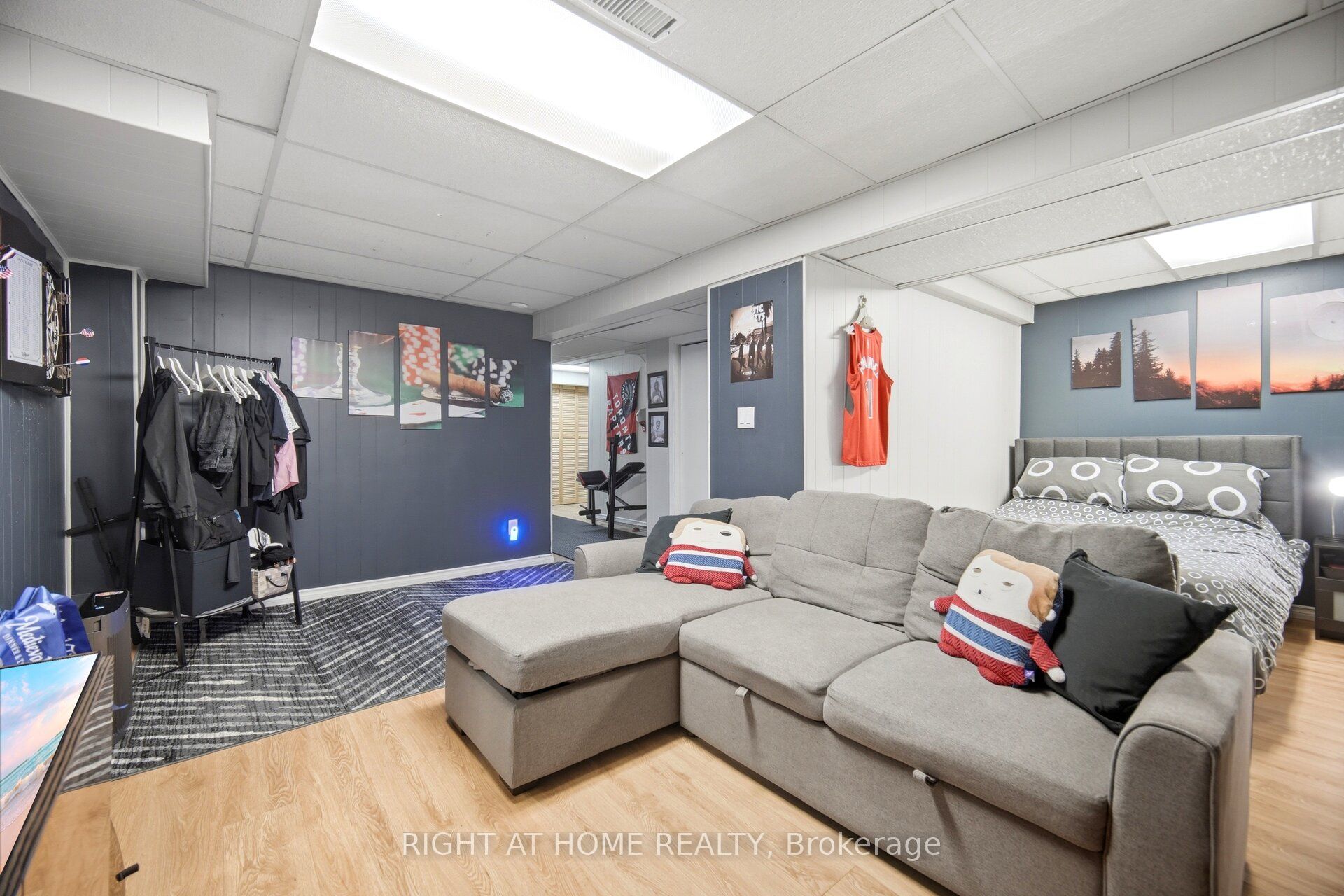 7013 Hickling Crescent Property Photo 34