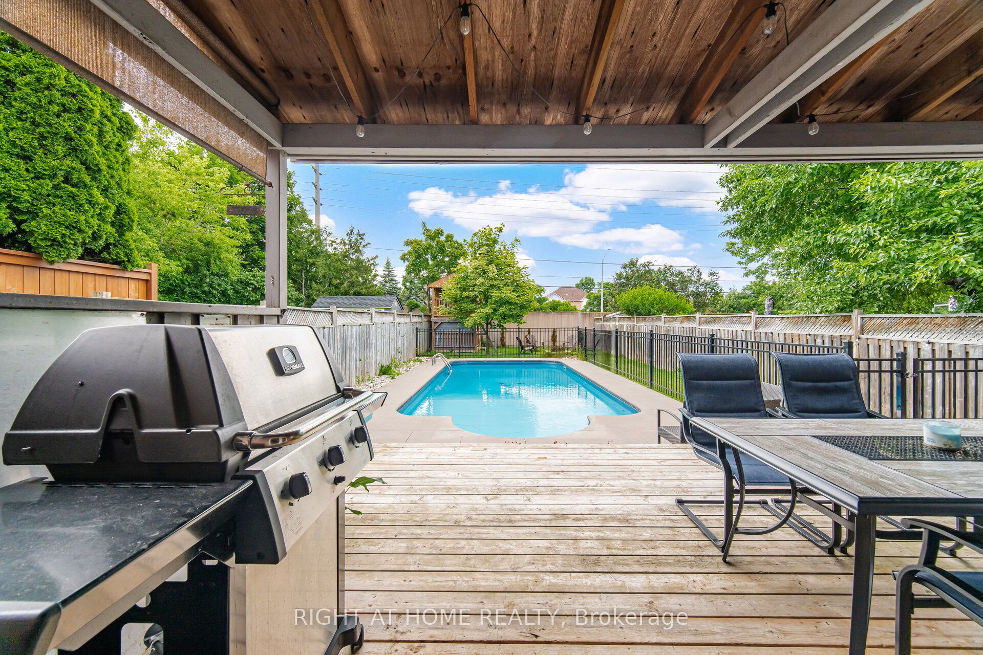7013 Hickling Crescent Property Photo 40