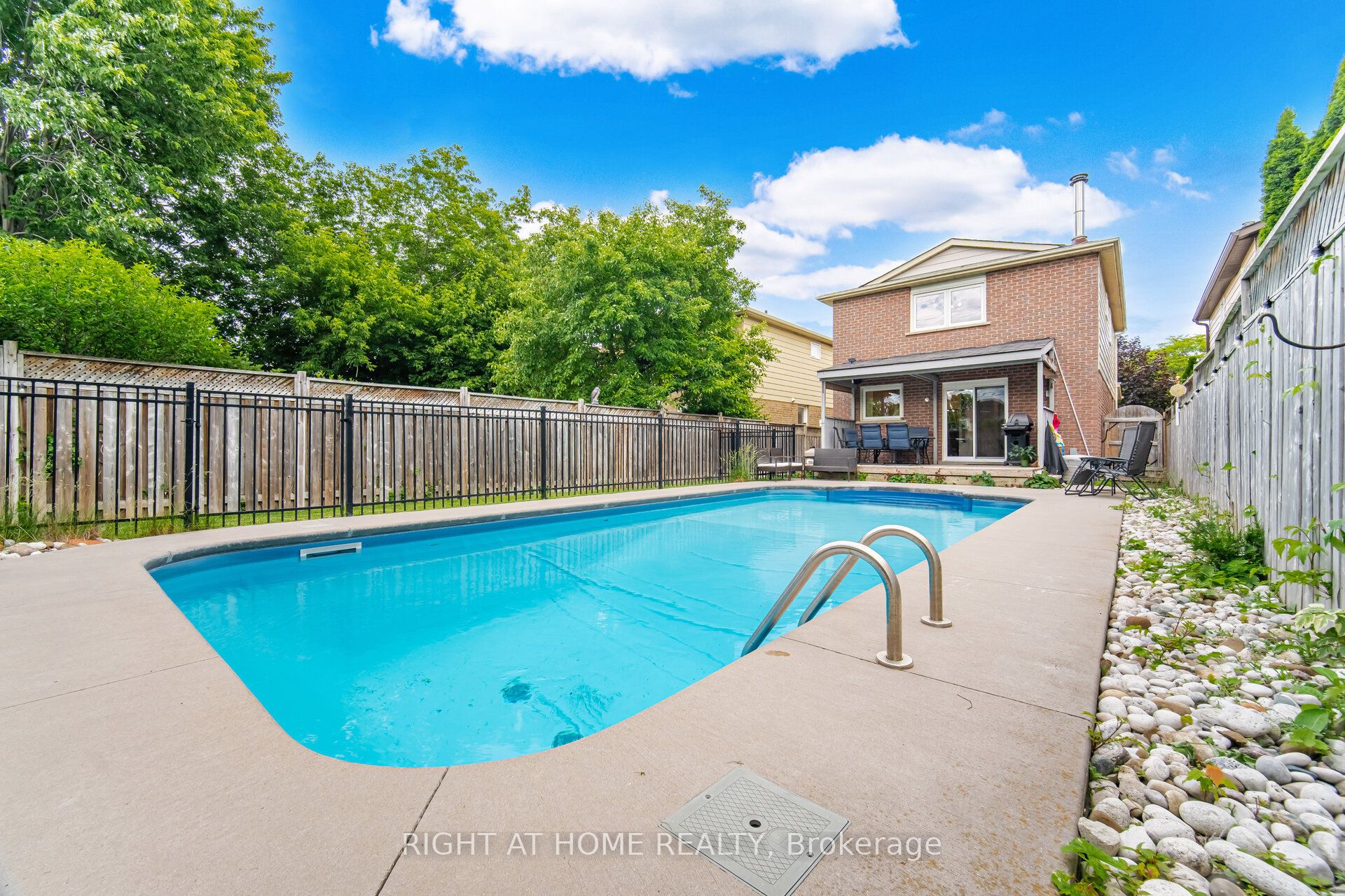 7013 Hickling Crescent Property Photo 45