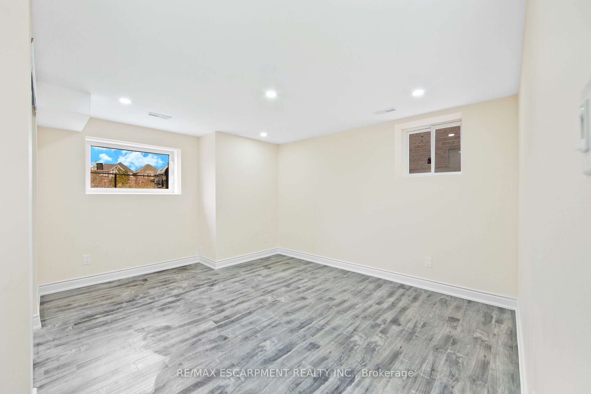 307 Hinton Terrace Property Photo 23