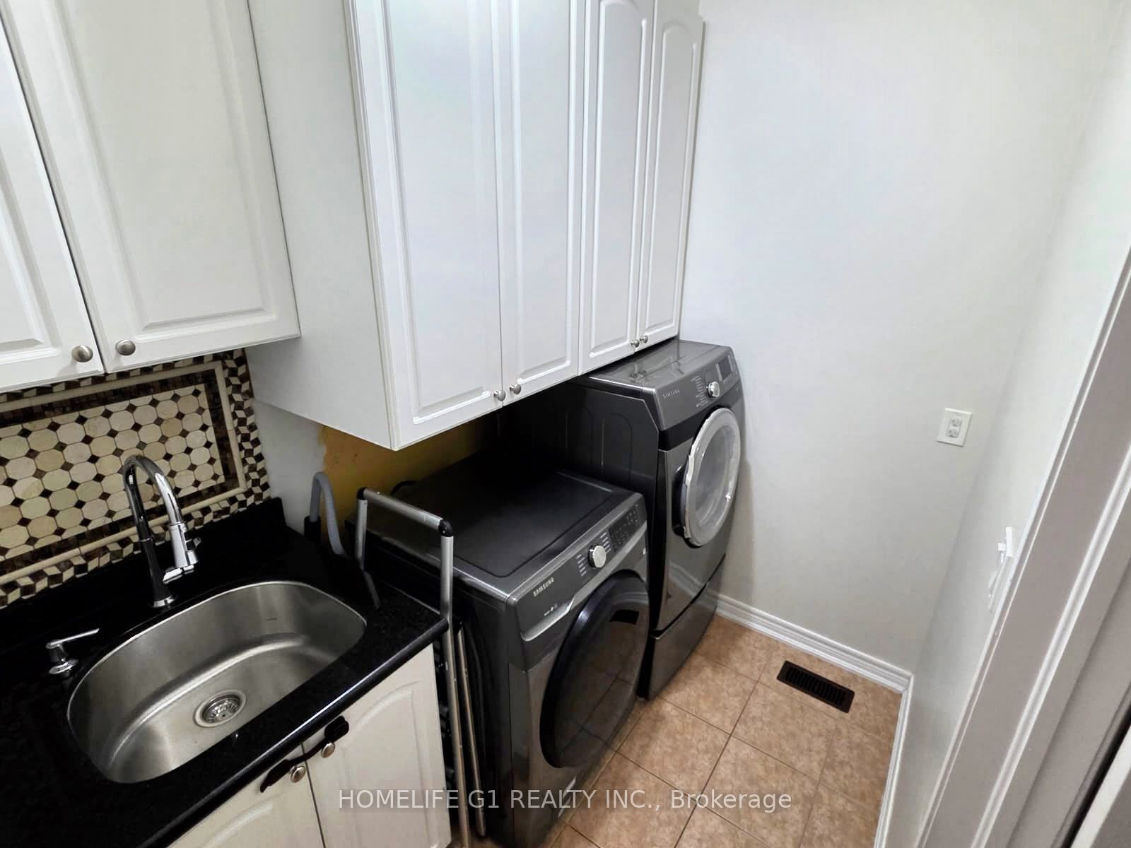 62 Dewside Drive E Property Photo 19
