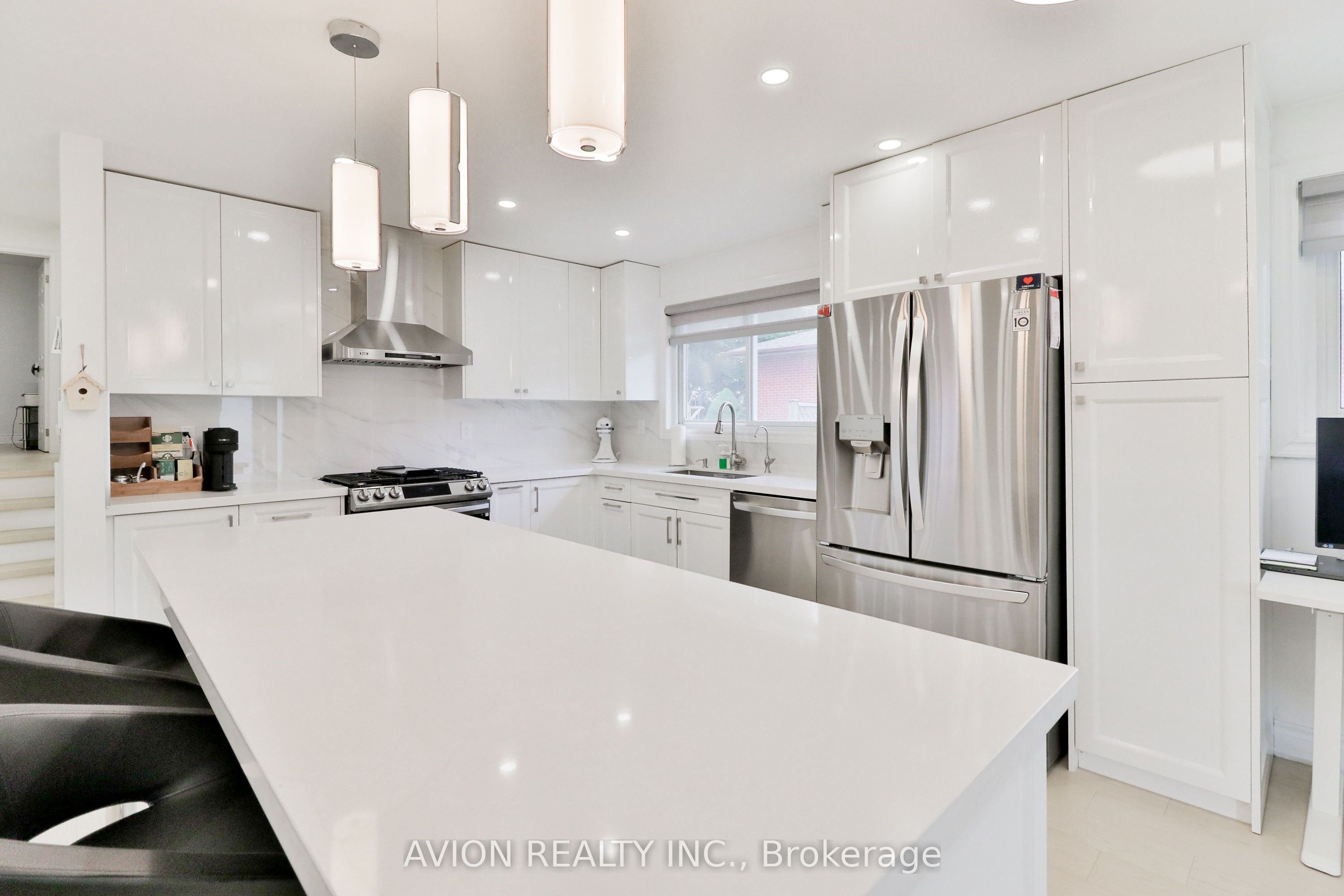 128 Rutherford Road N Property Photo 4