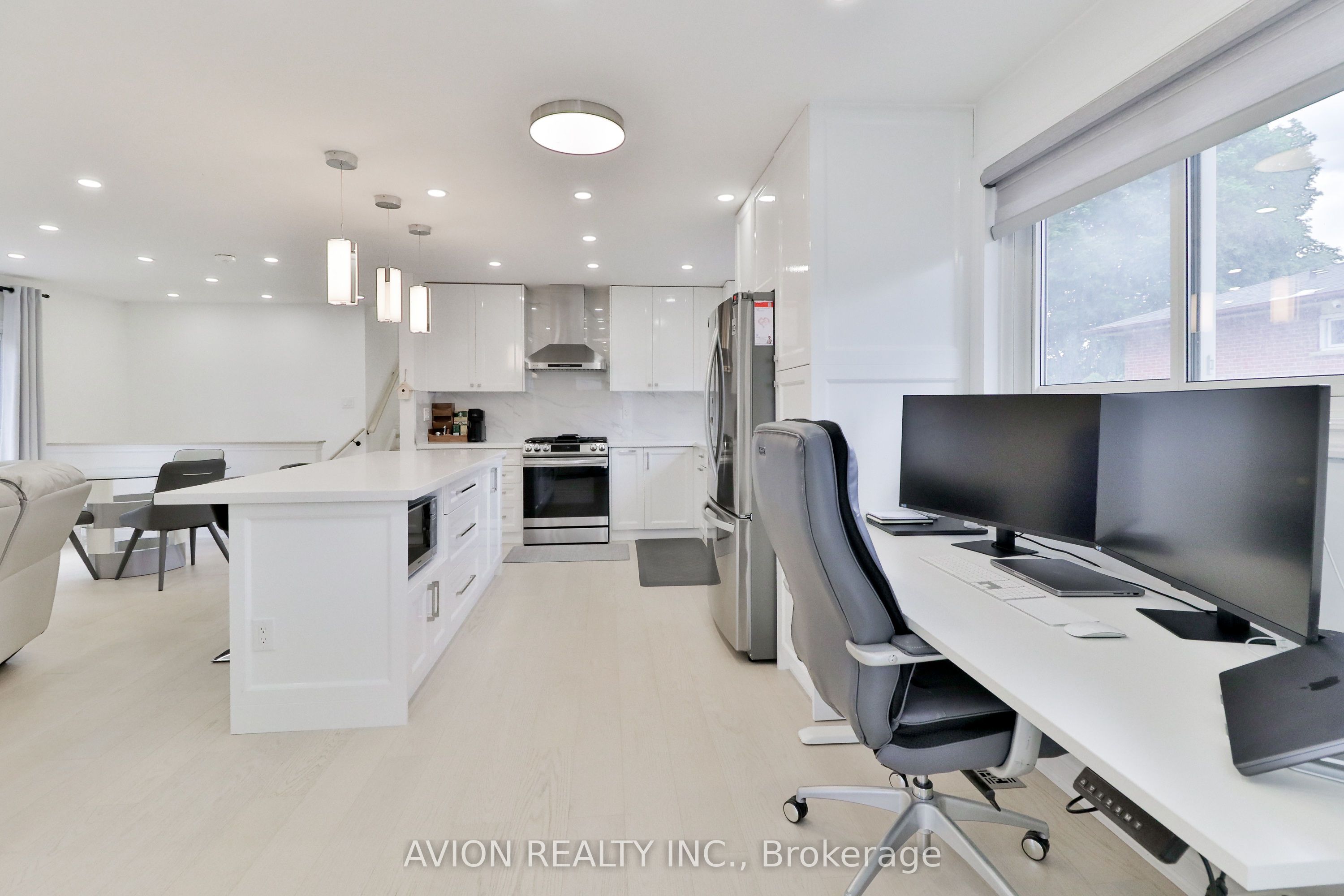 128 Rutherford Road N Property Photo 6