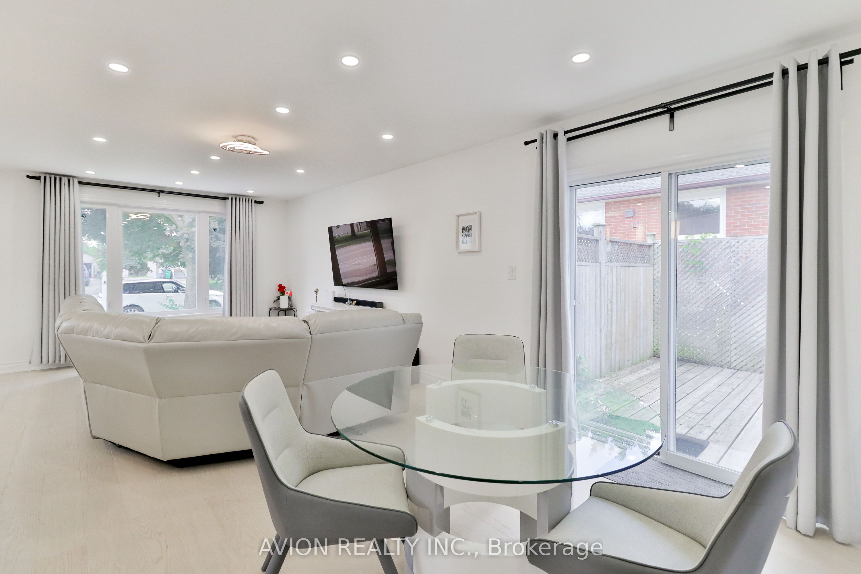 128 Rutherford Road N Property Photo 11