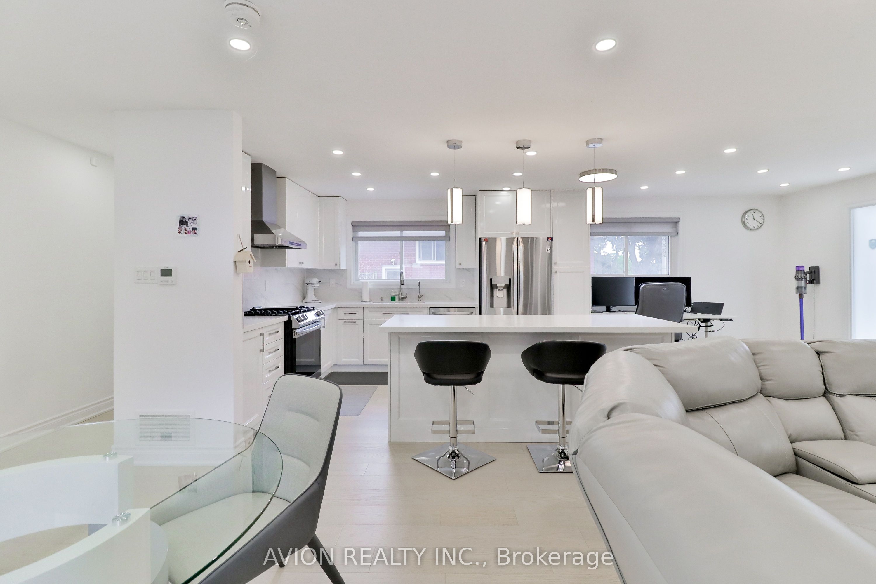 128 Rutherford Road N Property Photo 12