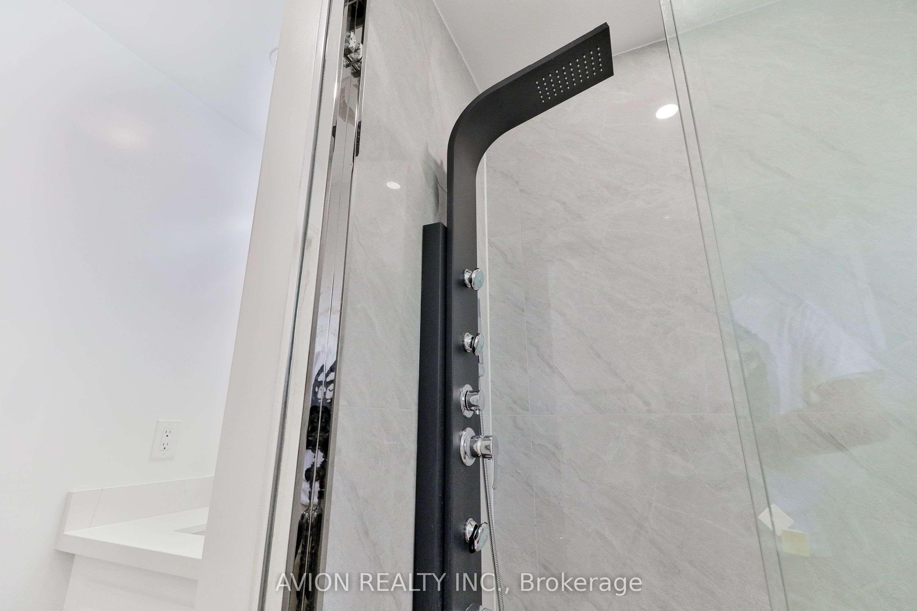 128 Rutherford Road N Property Photo 16