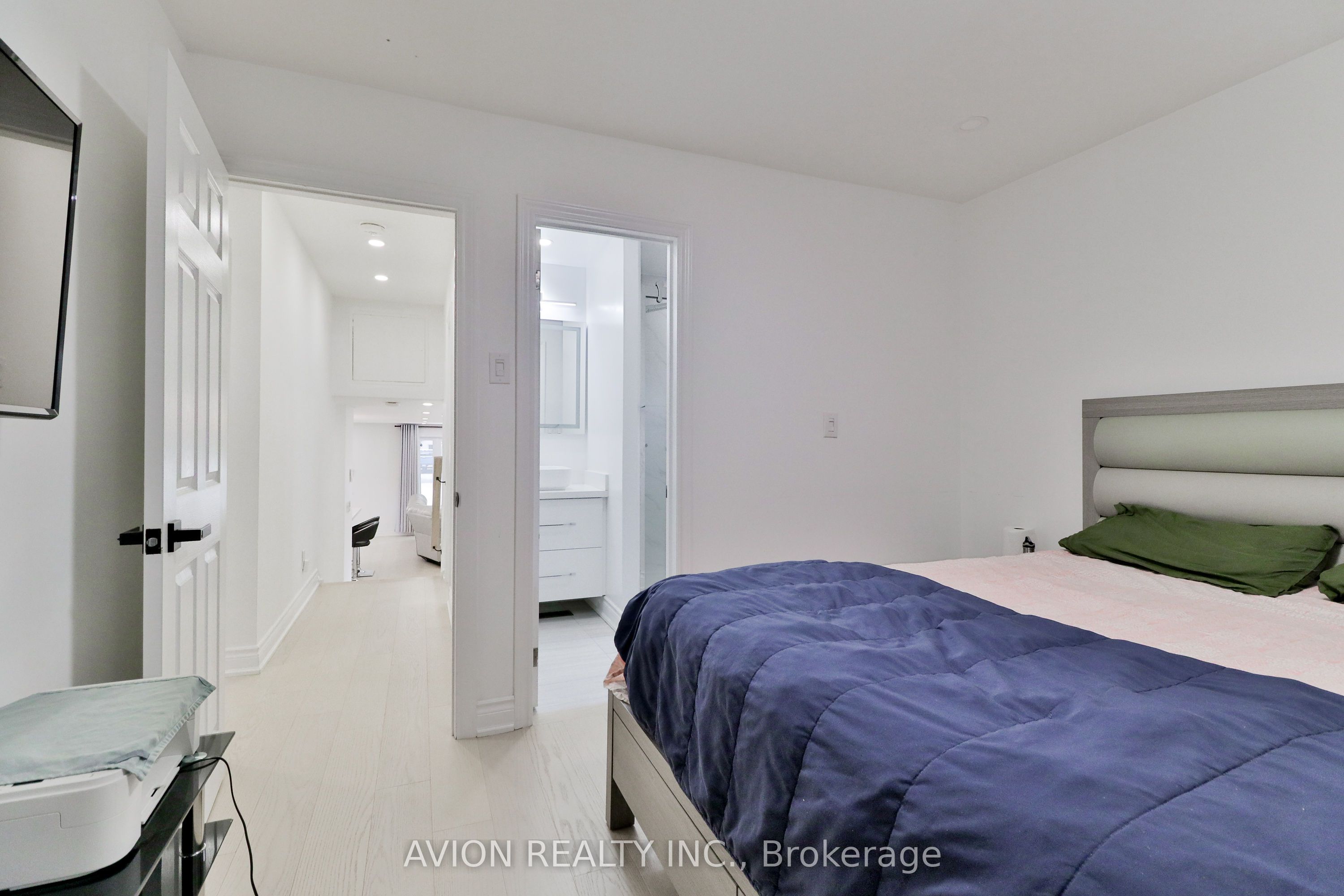 128 Rutherford Road N Property Photo 17