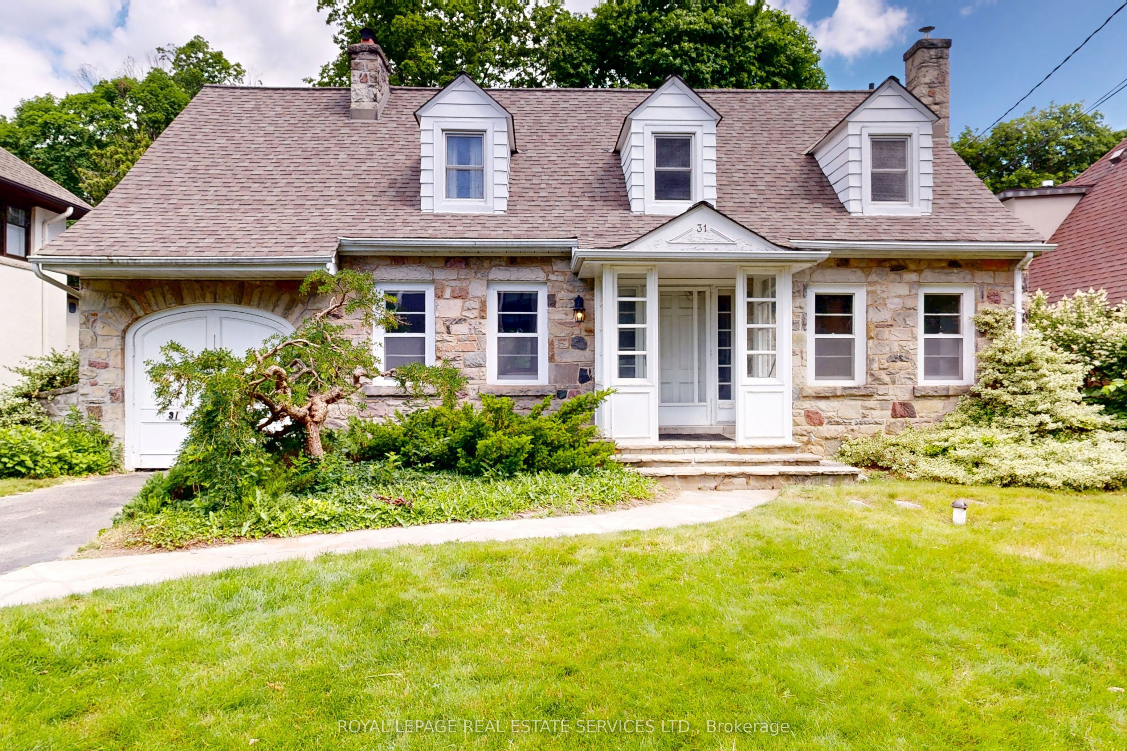 31 Burnhamthorpe Park Boulevard Property Photo 3