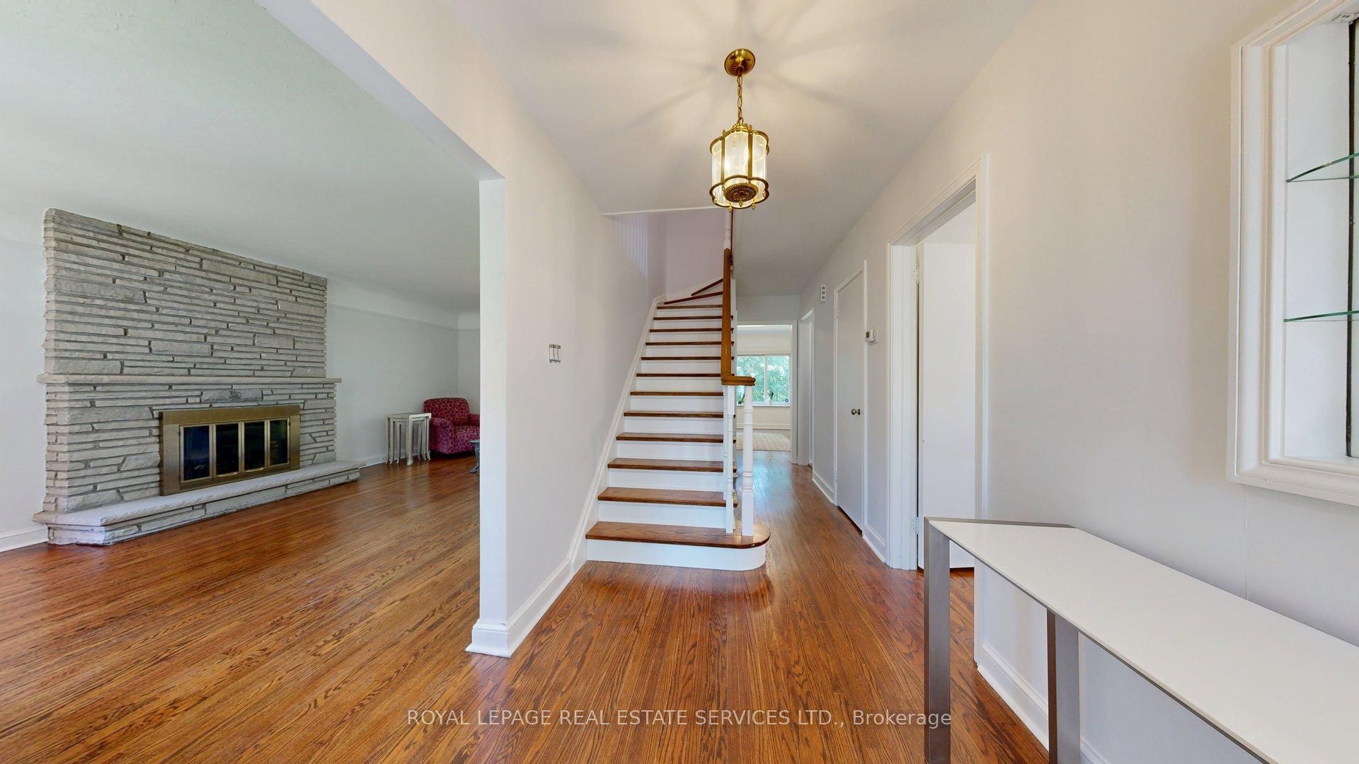31 Burnhamthorpe Park Boulevard Property Photo 6
