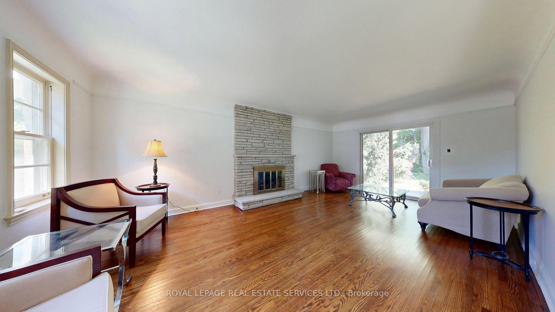 31 Burnhamthorpe Park Boulevard Property Photo 7