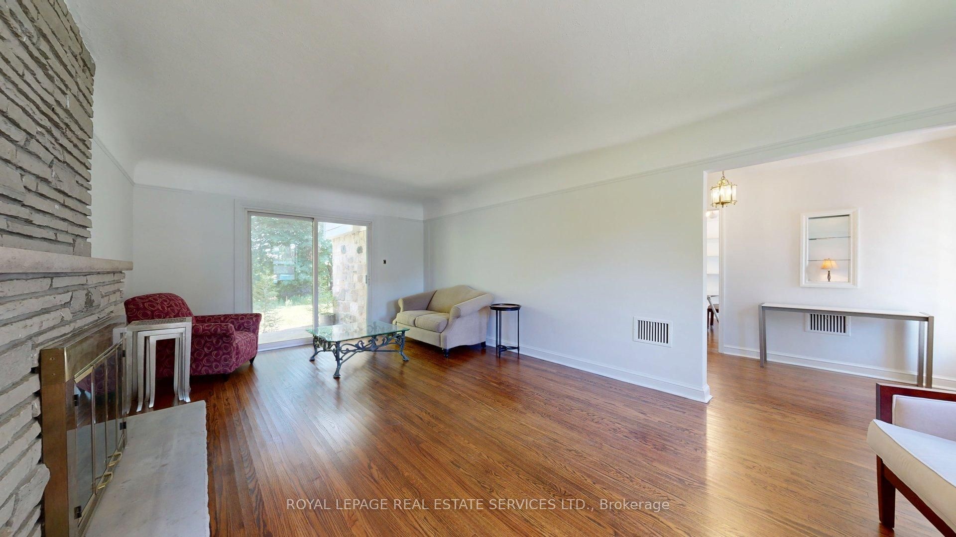 31 Burnhamthorpe Park Boulevard Property Photo 8