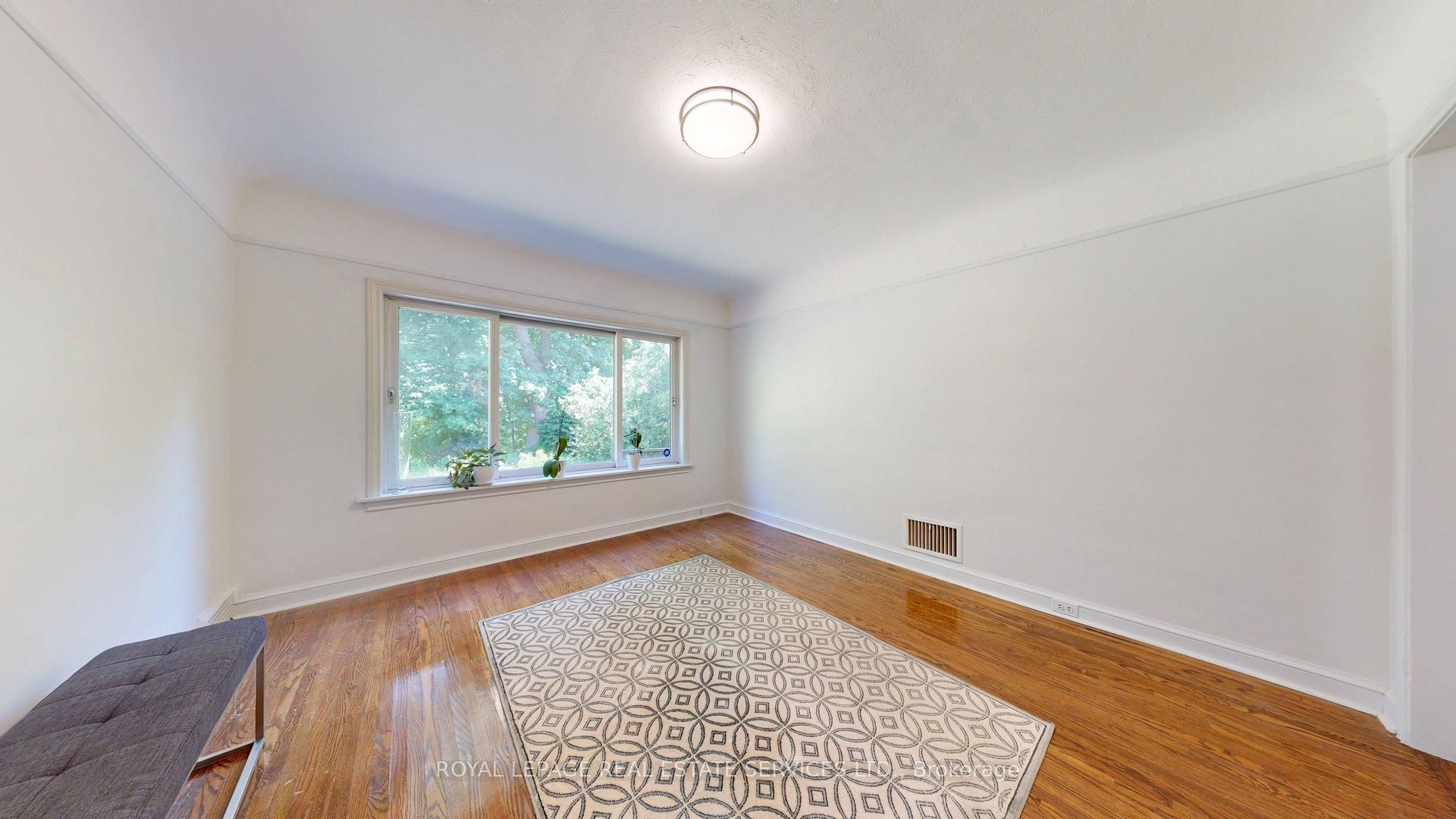 31 Burnhamthorpe Park Boulevard Property Photo 10