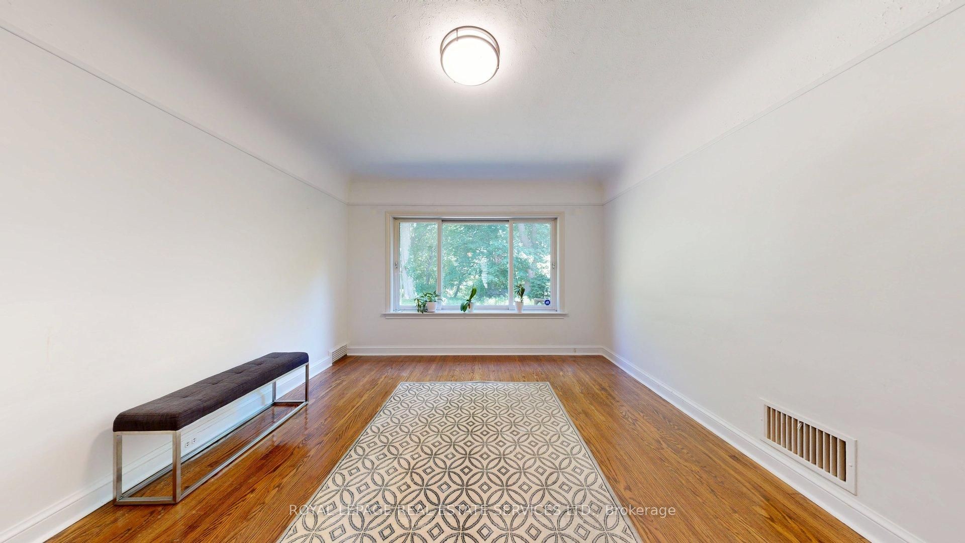 31 Burnhamthorpe Park Boulevard Property Photo 11