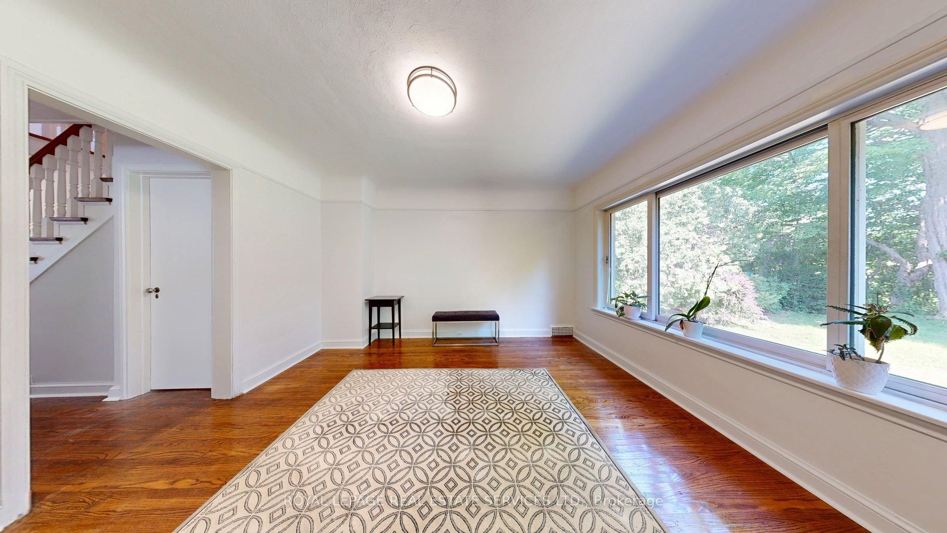 31 Burnhamthorpe Park Boulevard Property Photo 12