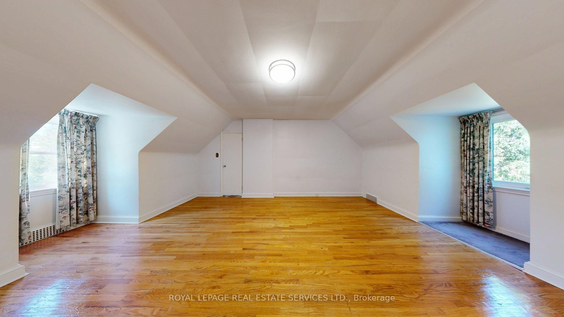 31 Burnhamthorpe Park Boulevard Property Photo 22