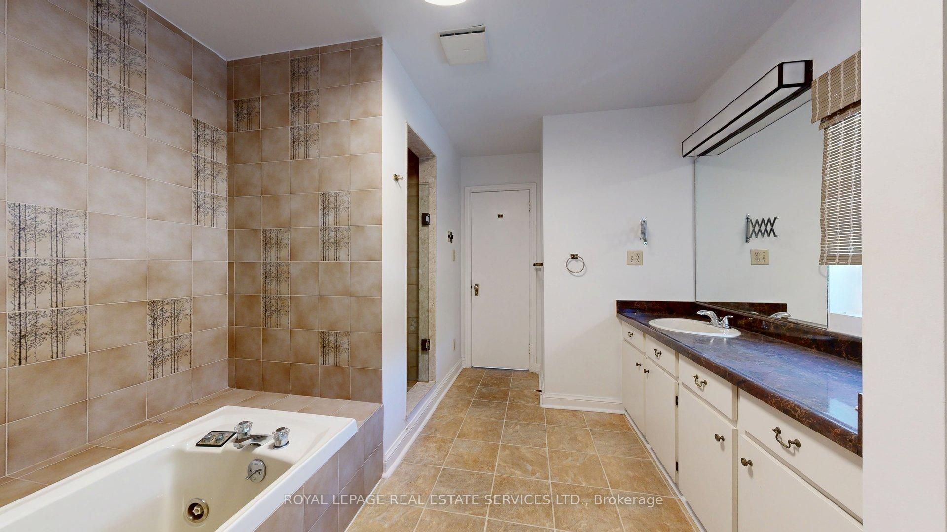 31 Burnhamthorpe Park Boulevard Property Photo 25
