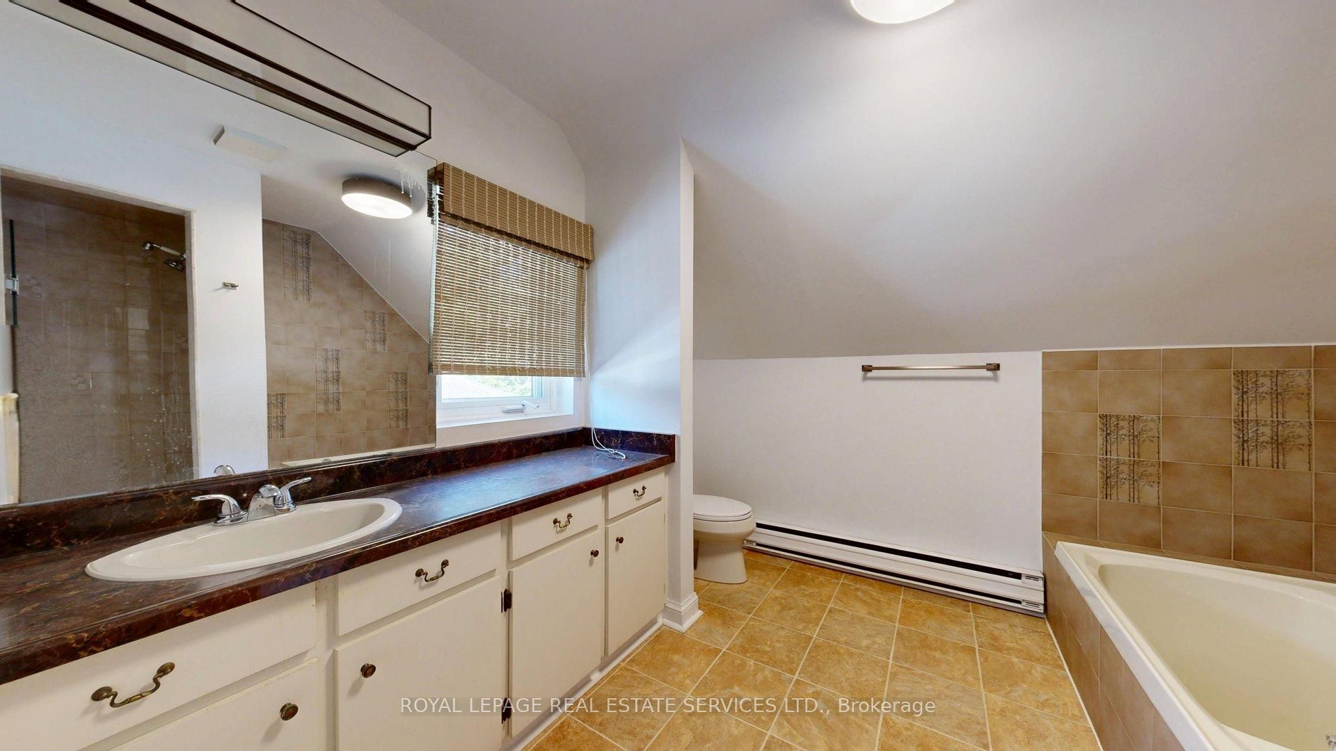31 Burnhamthorpe Park Boulevard Property Photo 26