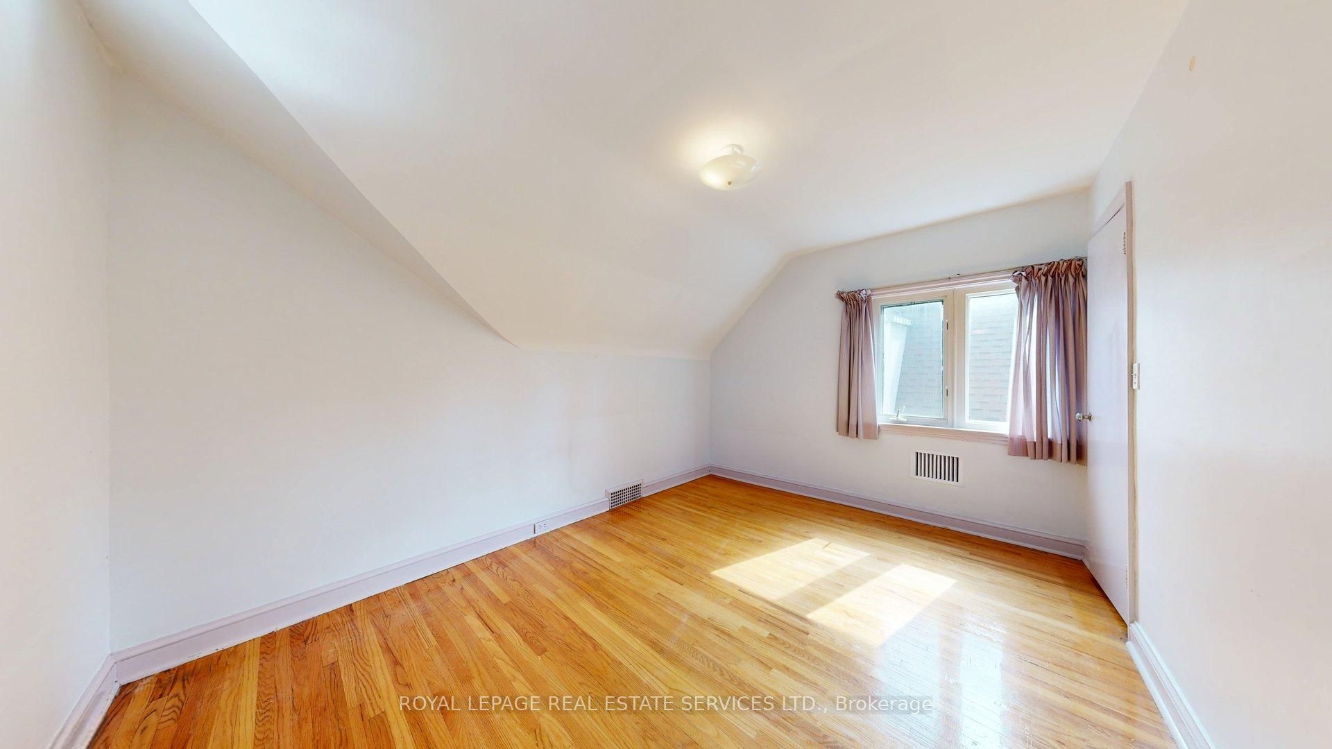 31 Burnhamthorpe Park Boulevard Property Photo 30
