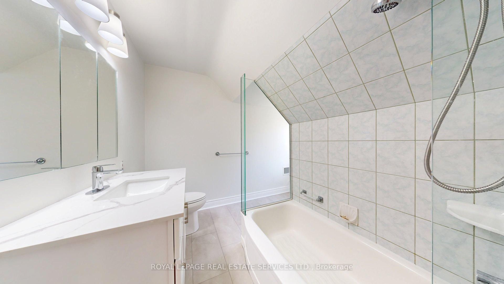 31 Burnhamthorpe Park Boulevard Property Photo 34