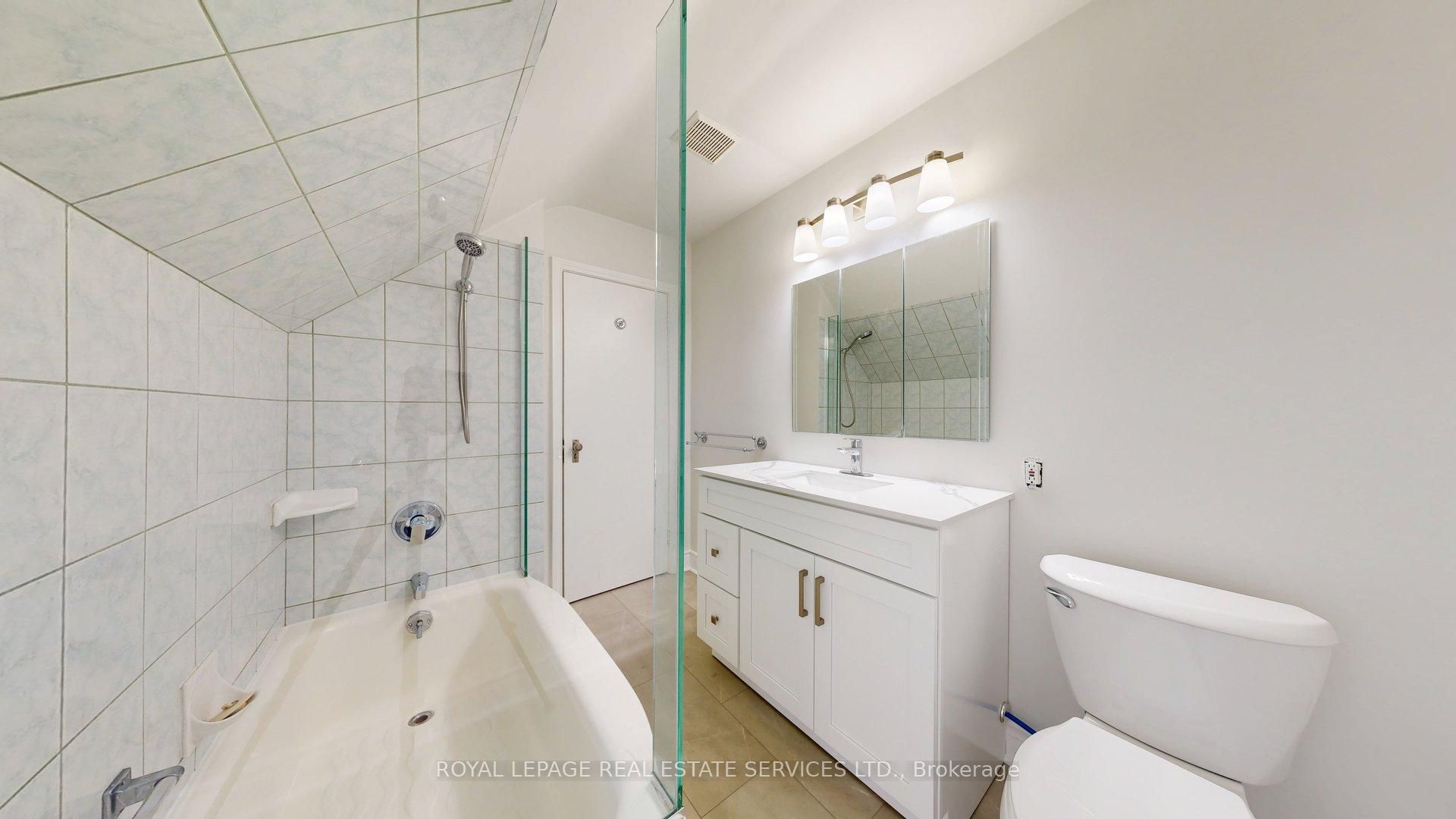 31 Burnhamthorpe Park Boulevard Property Photo 35