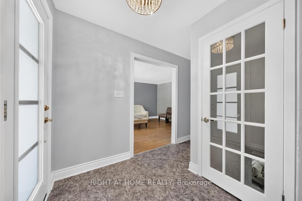 662 Montego Crescent Property Photo 6