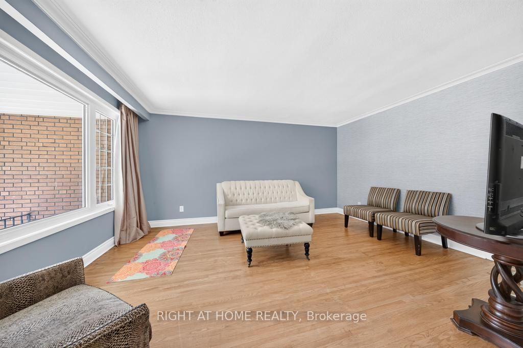 662 Montego Crescent Property Photo 8