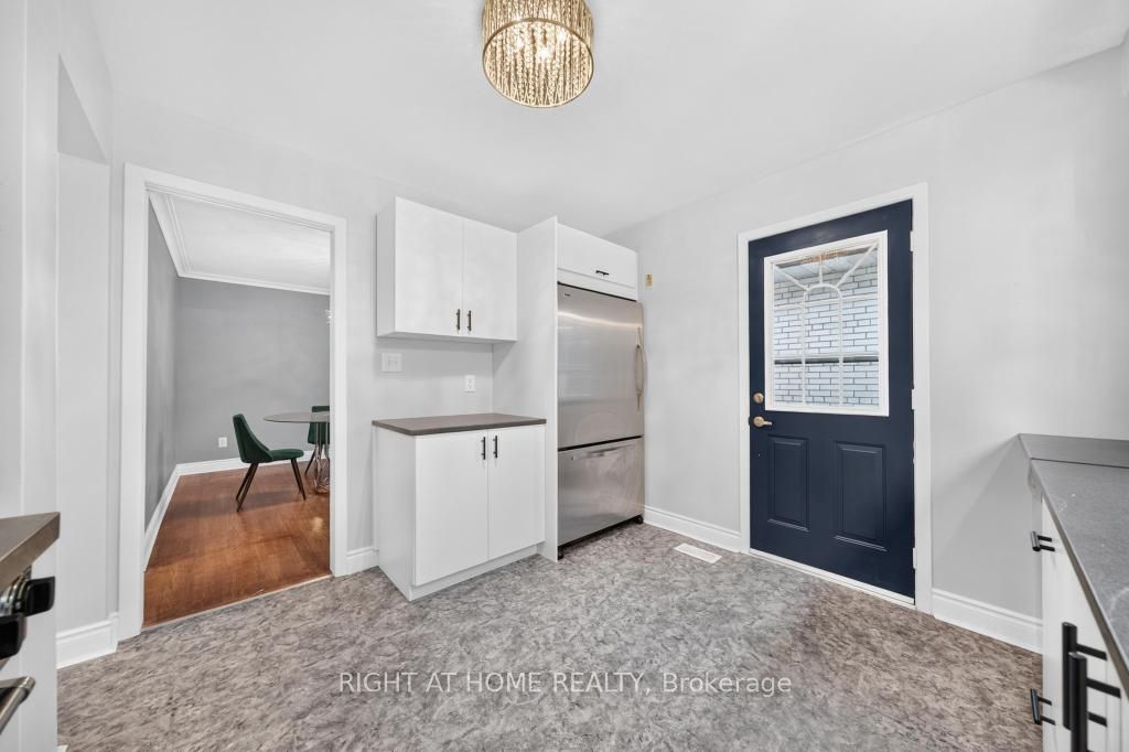 662 Montego Crescent Property Photo 13