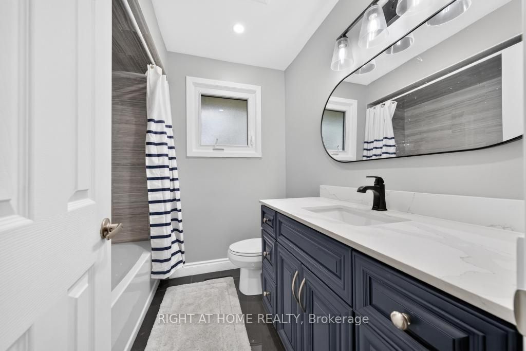 662 Montego Crescent Property Photo 18