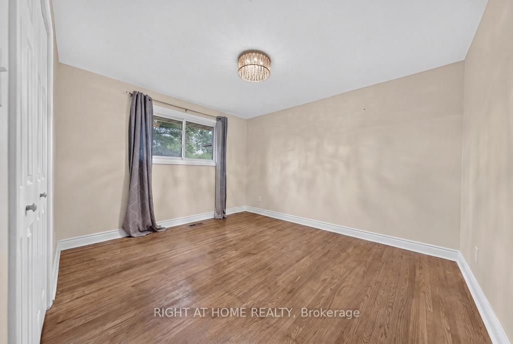 662 Montego Crescent Property Photo 19