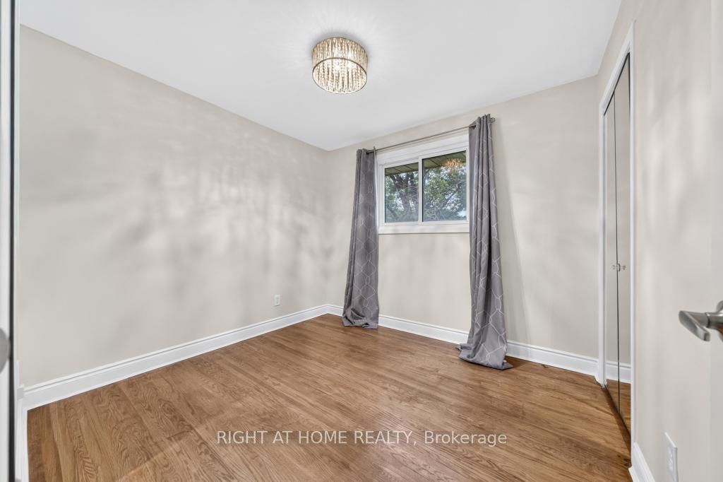 662 Montego Crescent Property Photo 20