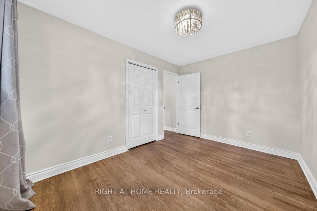 662 Montego Crescent Property Photo 23