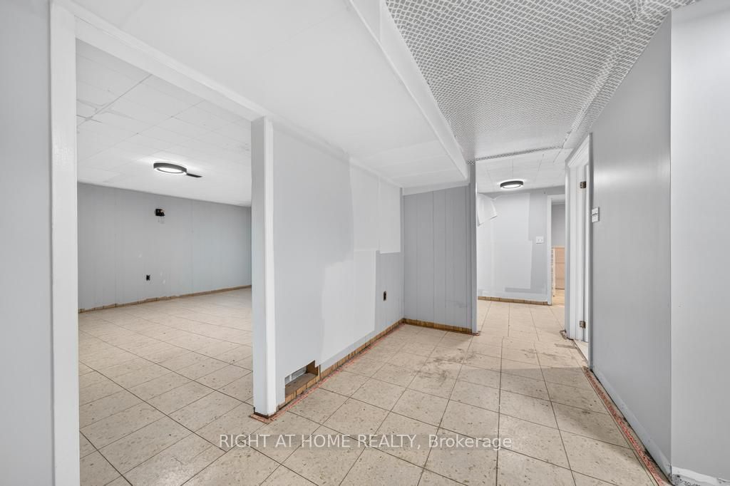 662 Montego Crescent Property Photo 27