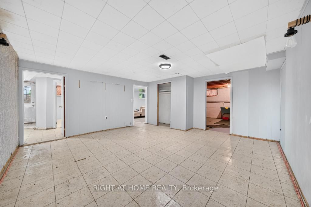 662 Montego Crescent Property Photo 30