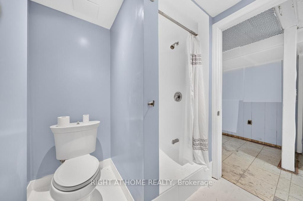 662 Montego Crescent Property Photo 35