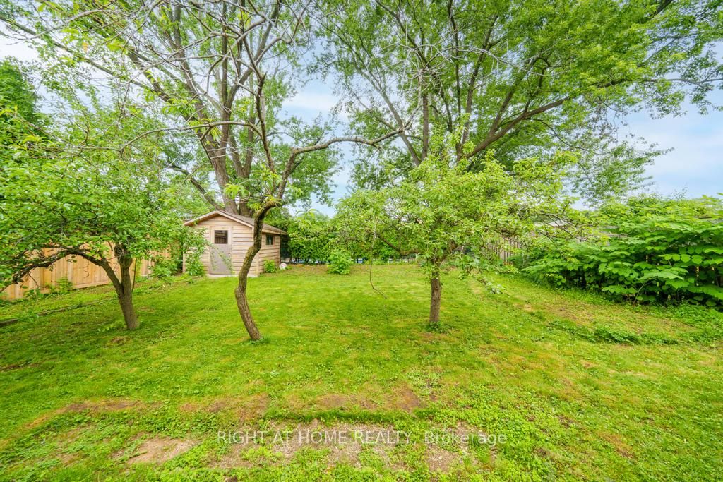 662 Montego Crescent Property Photo 39