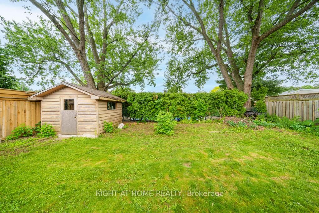 662 Montego Crescent Property Photo 40
