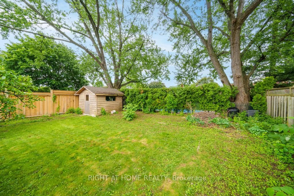 662 Montego Crescent Property Photo 41