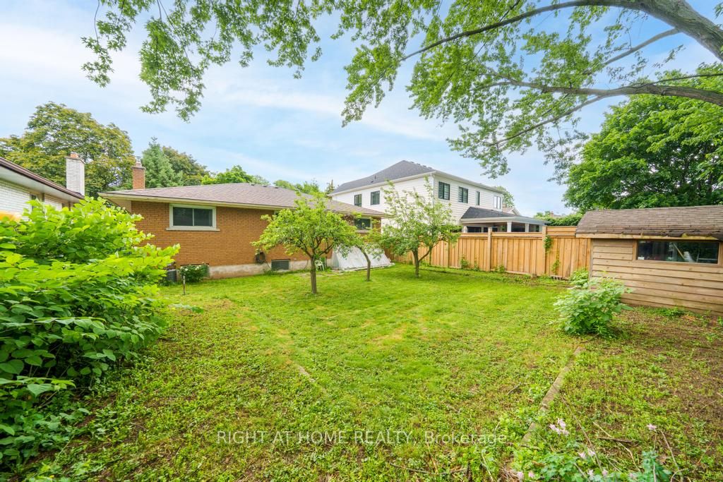 662 Montego Crescent Property Photo 42