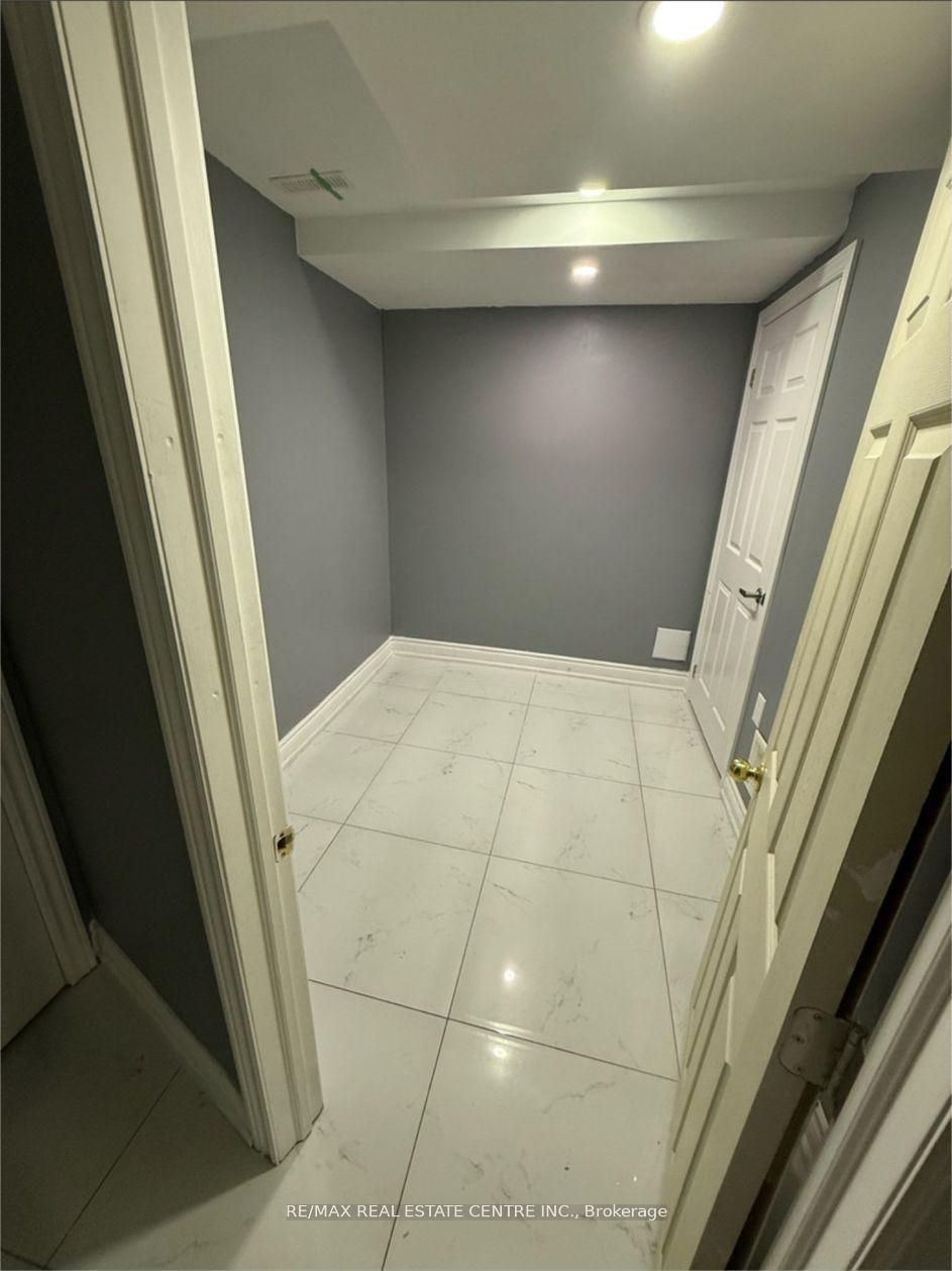 22 Matterdale Avenue Bsmt Property Photo 7