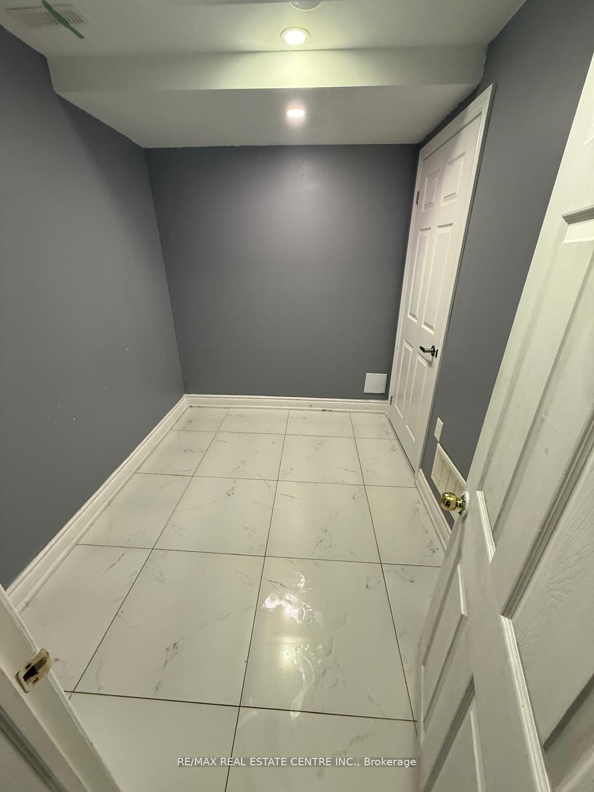 22 Matterdale Avenue Bsmt Property Photo 8