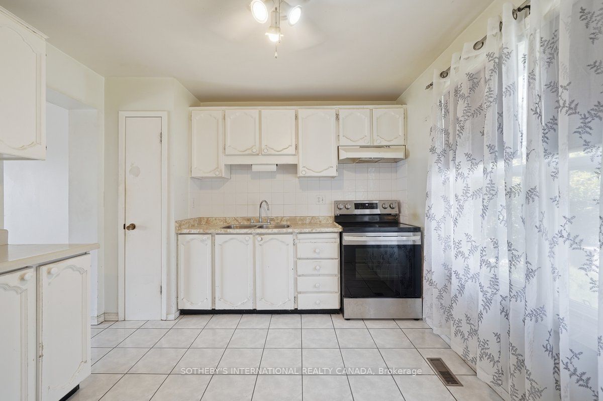 120 Falconer Drive 34 Property Photo 6