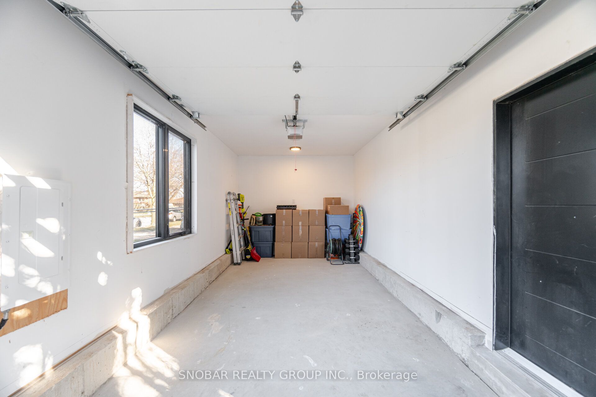 720 Hillman Crescent Property Photo 28