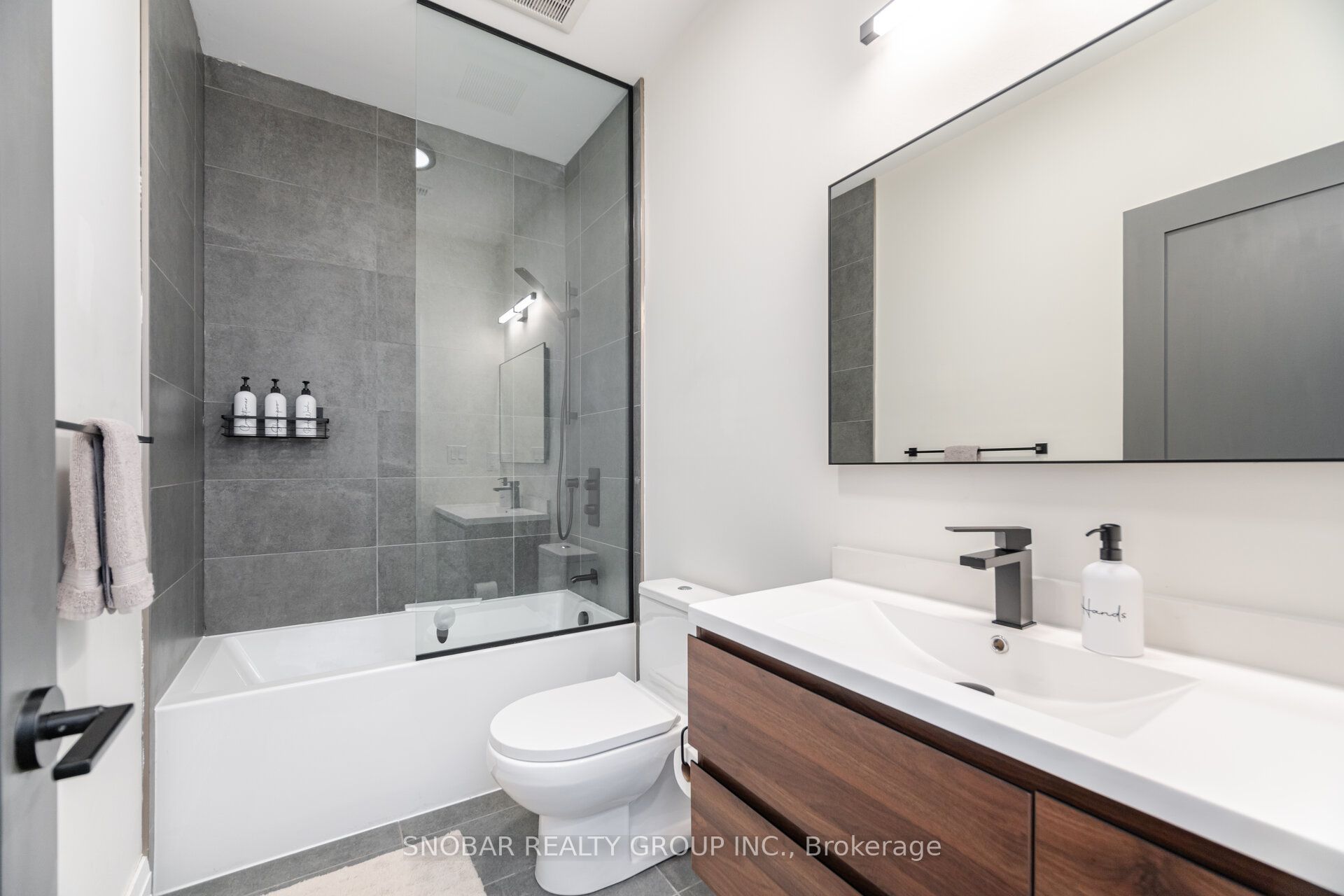 720 Hillman Crescent Property Photo 36