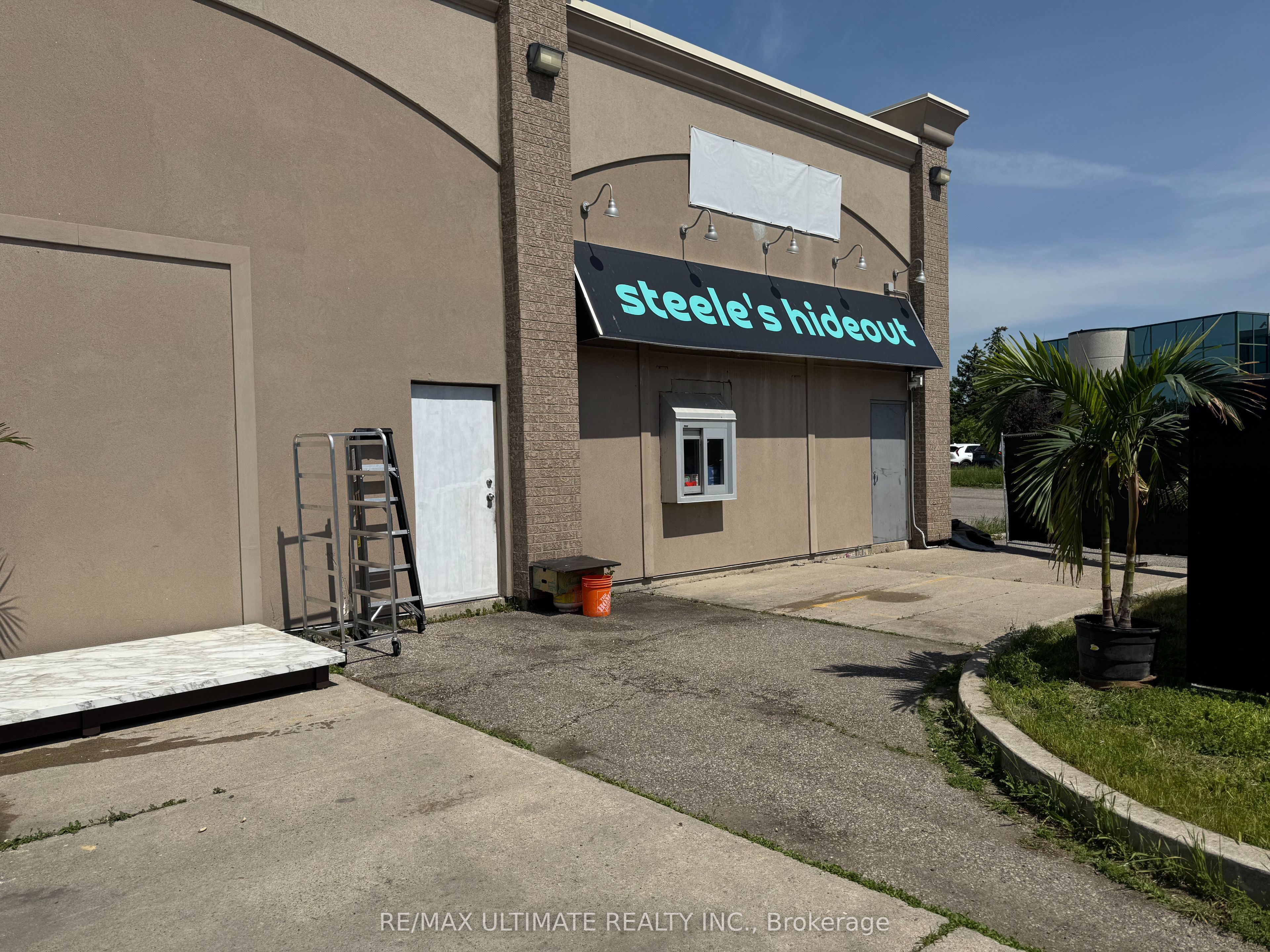 2325 Matheson Boulevard E 5 Property Photo 2