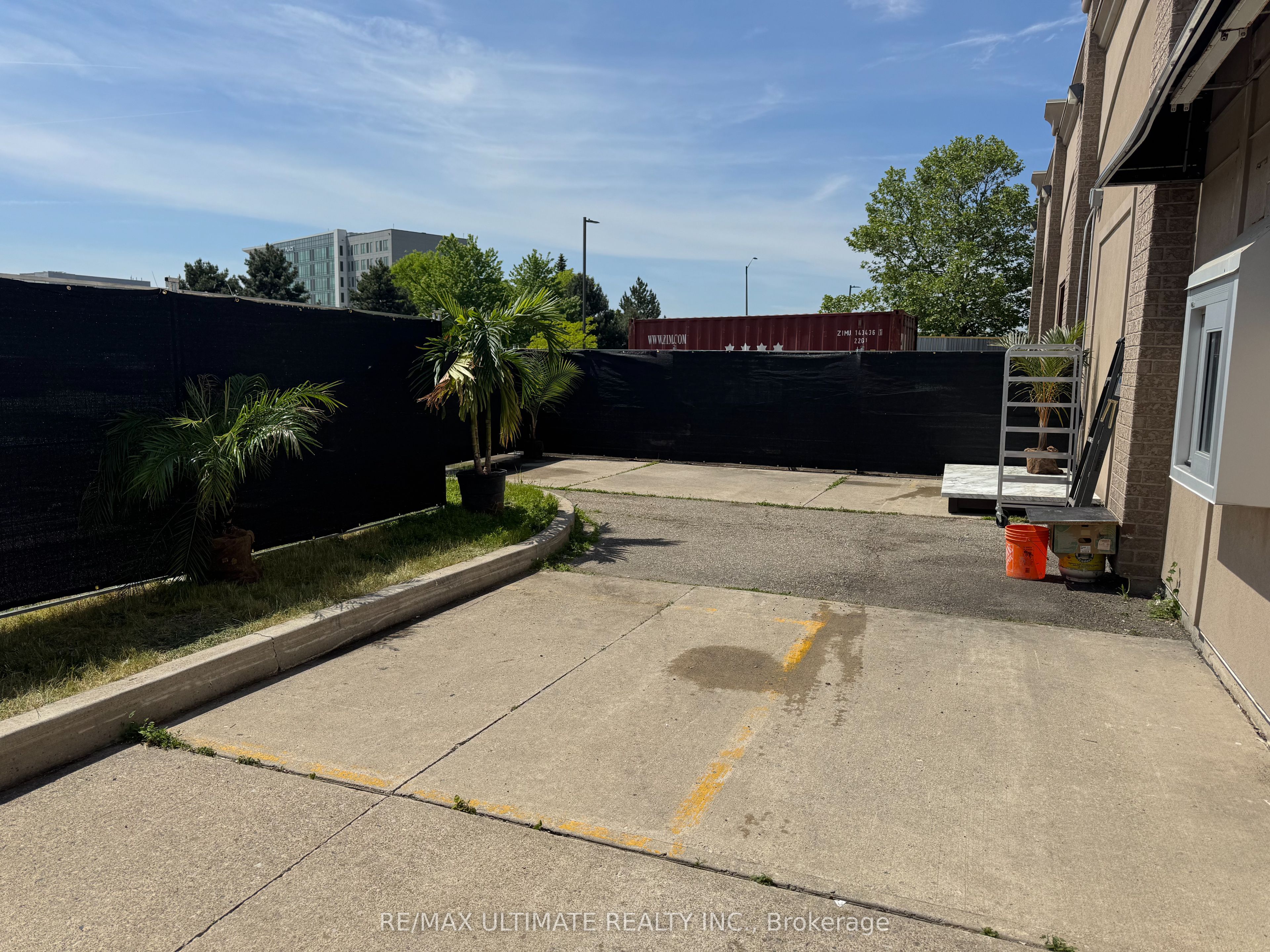 2325 Matheson Boulevard E 5 Property Photo 8