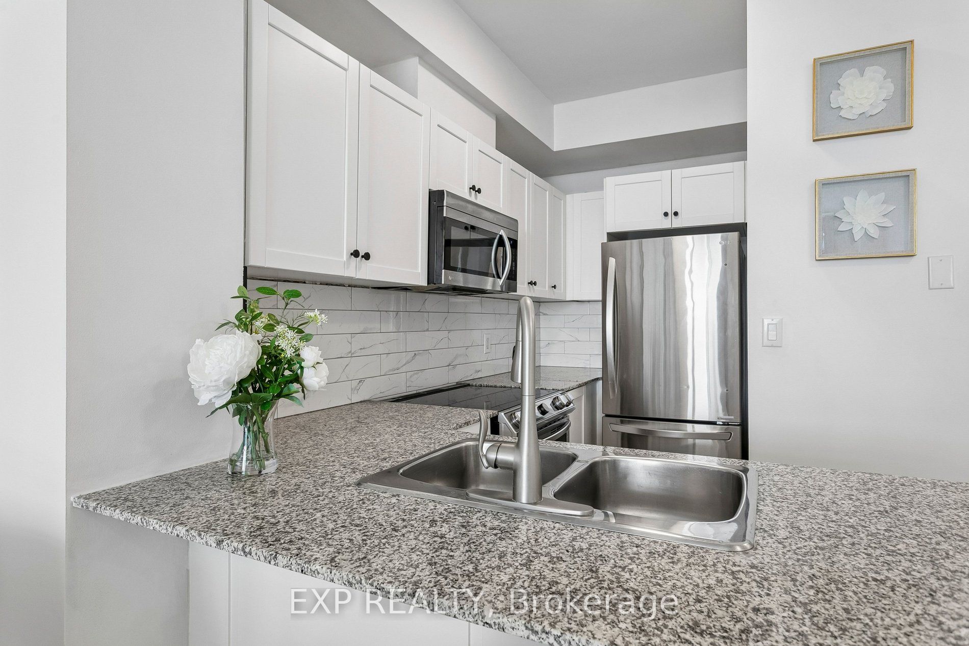 1359 Rathburn Road E 1406 Property Photo 8