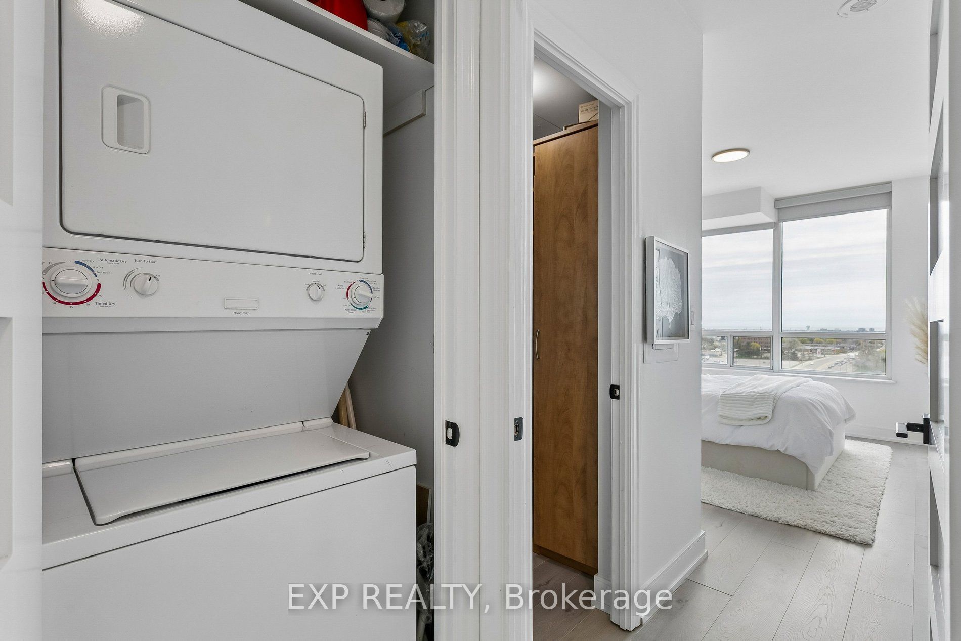 1359 Rathburn Road E 1406 Property Photo 21